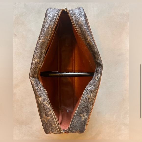 LV Louis Vuitton Pouchette Toiletry Bag - Picture 5 of 11